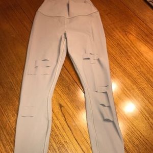 Alo Yoga Ripped Warrior Legging